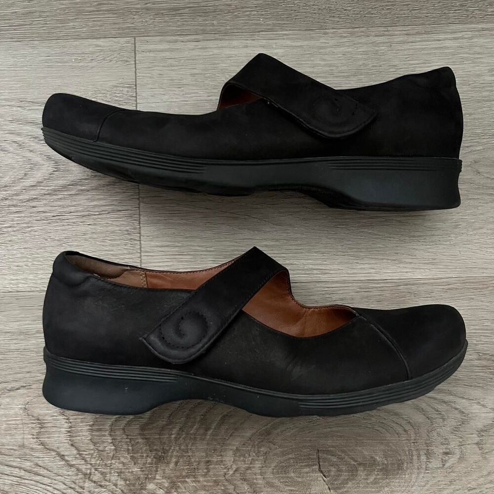 Clarks Women's Black Mary Janes Shoes size 8.5